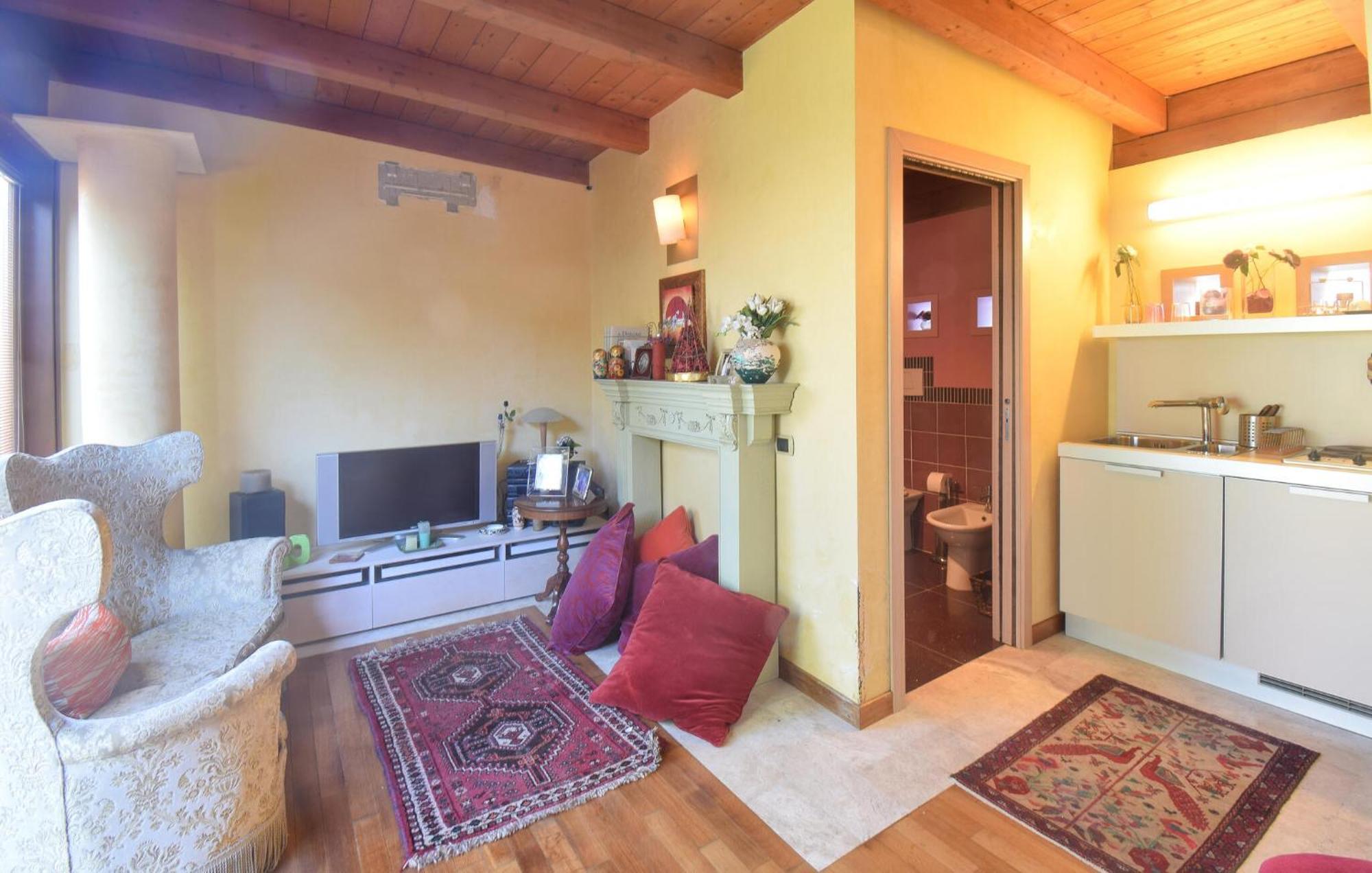 6 Bedroom Awesome In * Rom