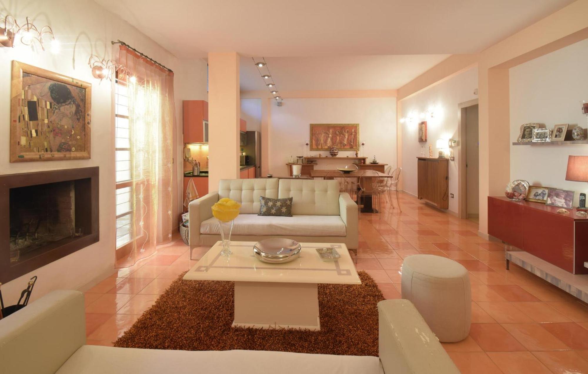 Holiday home 6 Bedroom Awesome In