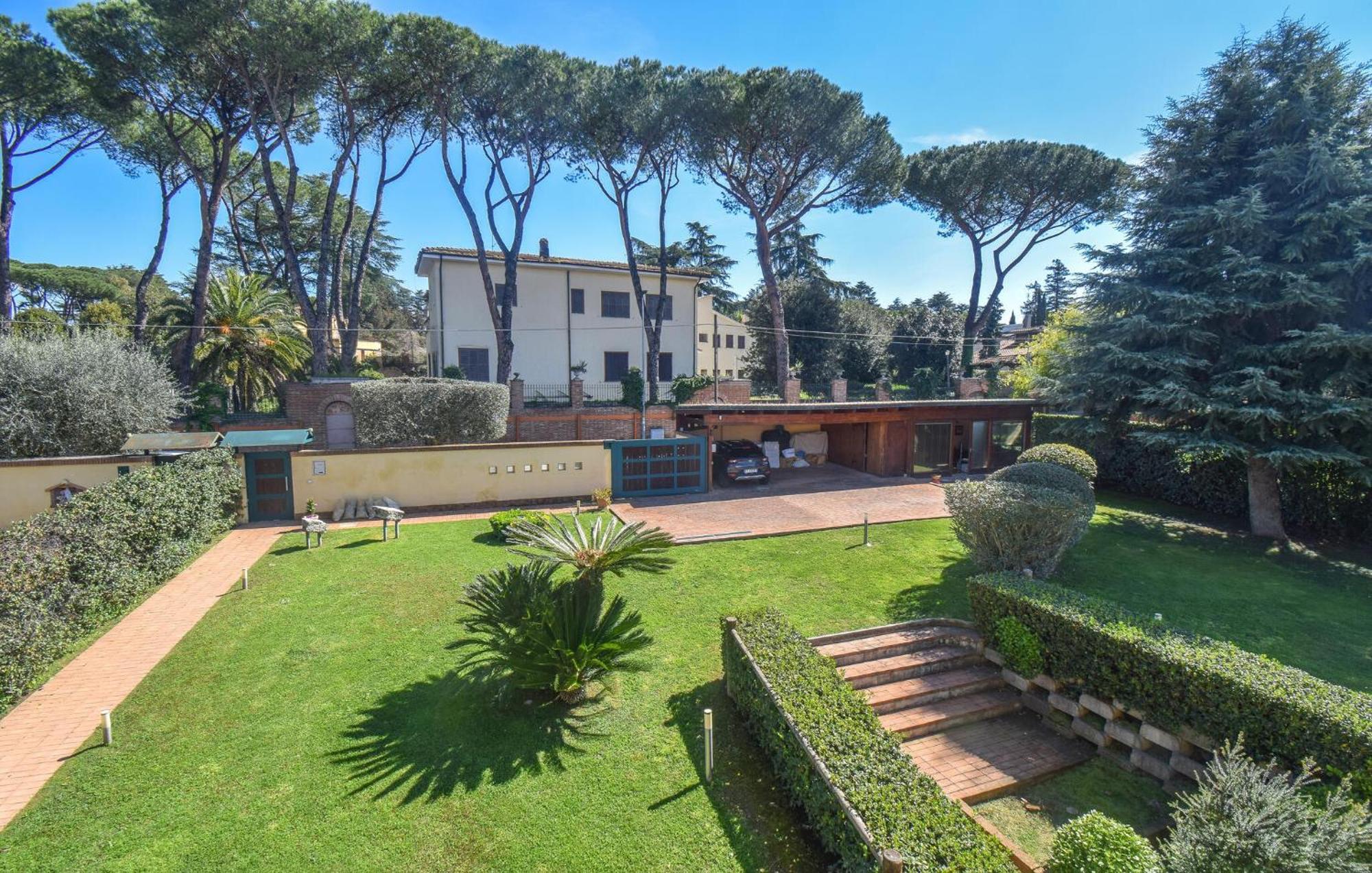 Holiday home 6 Bedroom Awesome In *