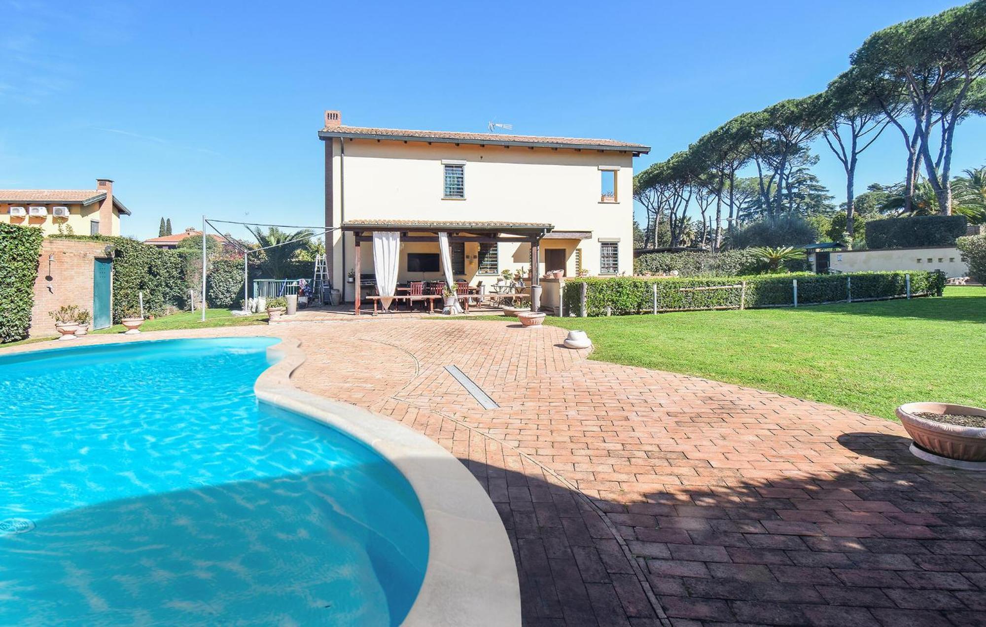 6 Bedroom Awesome In Ferienhaus Rom
