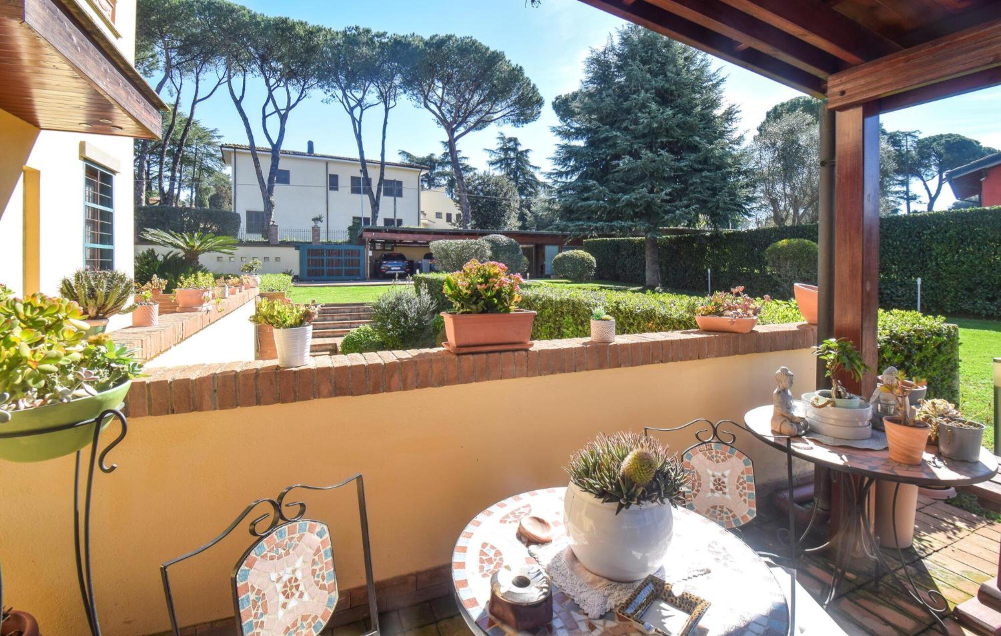 Holiday home 6 Bedroom Awesome In Rome