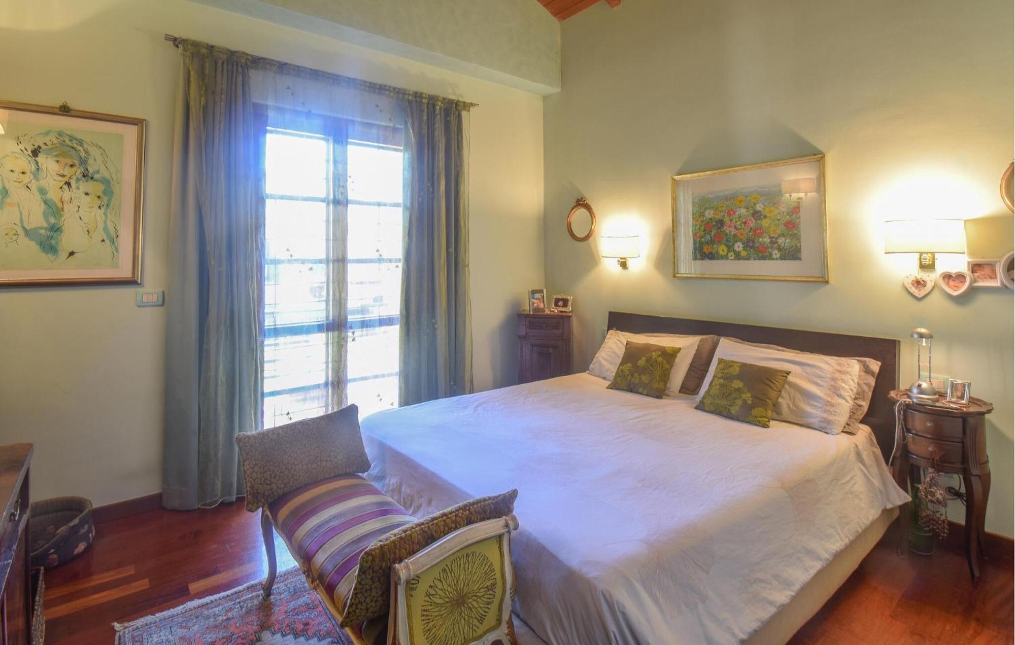 6 Bedroom Awesome In Ferienhaus Rom